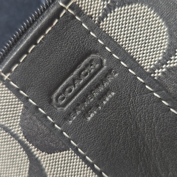 Coach | Signature Canvas Pouch - Picture 7 of 7
